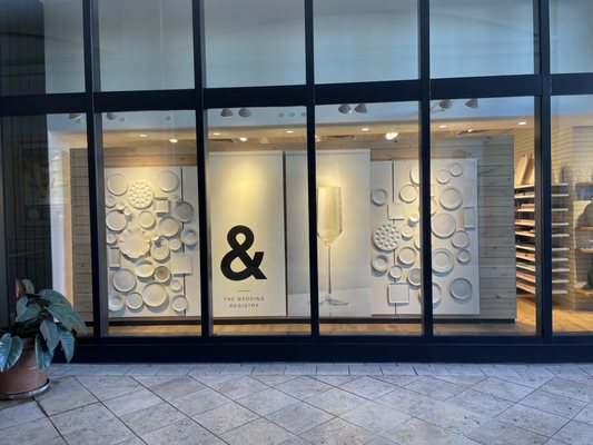 Crate & Barrel by null