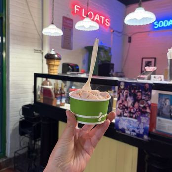 Ted and Wally's - Cherry Vanilla - Ice Cream & Frozen Yogurt Near Me - Omaha, Nebraska