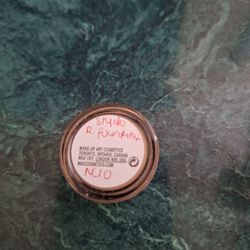 Hudson’s Bay - Product info written on free sample