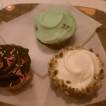 Frosted Cupcakery - Bakeries Near Me - Long Beach, California
