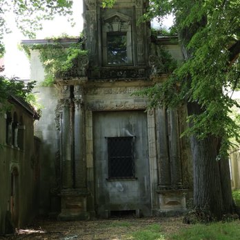 Lenoir Preserve - This is the side of the mansion - Parks Near Me - Yonkers, New York