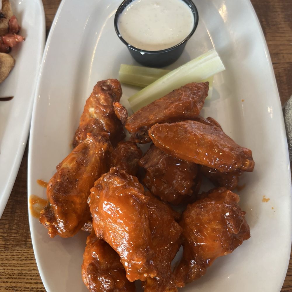 Giordano's - Buffalo Wings - Salad Near Me - Kenosha, Wisconsin