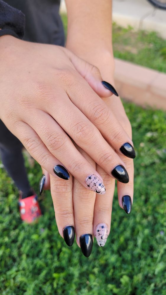 Glitter & Glam Nails Logo