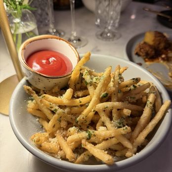ELDO - Garlic fries (good), Greek fries (pass) - Seafood Near Me - El Dorado Hills, California ELDO - Garlic fries (good), Greek fries (pass) - Seafood Near Me - El Dorado Hills, California