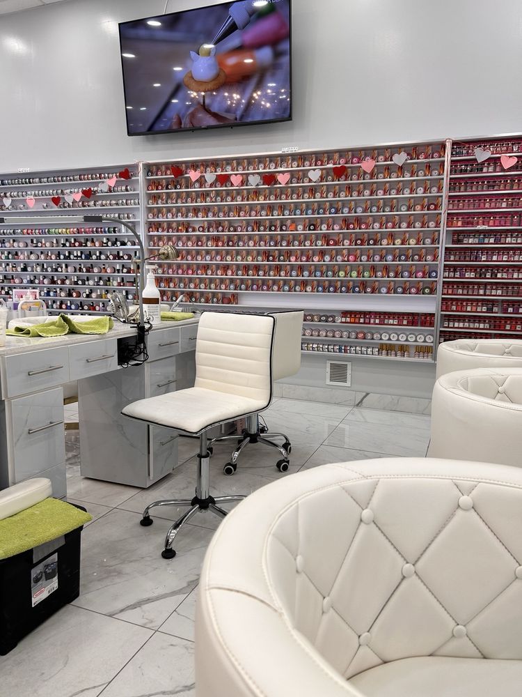 JULIE’S NAILS Updated September 2024 104 Photos & 63 Reviews 555