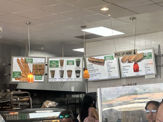 Banh Mi Che Cali by null