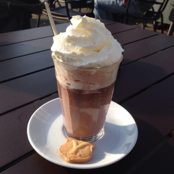 De Ysbreeker - Hot choc with whipped cream! - Cafes Near Me - Amsterdam, New Hampshire