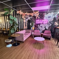 Daily Grind Coffee Bar - What you see when you walk in
