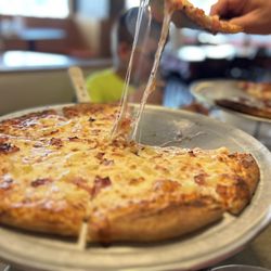 Blue Jeans Pizza & Pasta - Hawaiian pizza