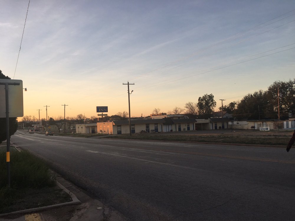 BUDGET HOSTSTONEWALL INN Updated September 2024 201 N Broadway St