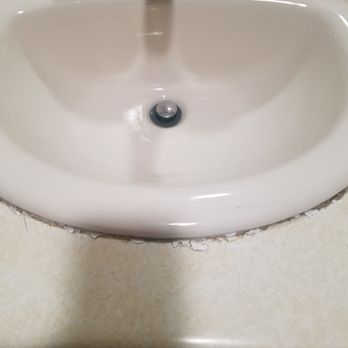 Ships Inn - Bathroom Sink - Hotels Near Me - Hampton, New Hampshire