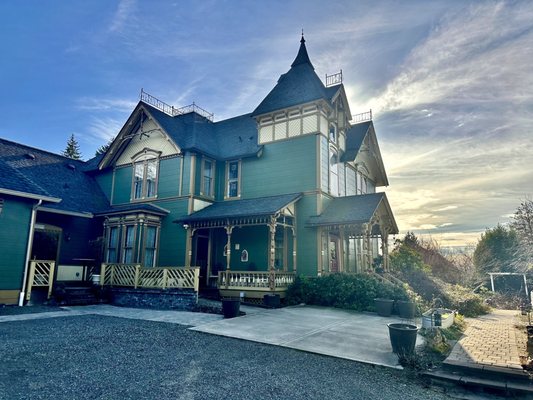 Swantown Inn by null