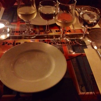 Pain Vin Fromages - Table setting - Fondue Near Me - Paris, 75 Pain Vin Fromages - Table setting - Fondue Near Me - Paris, 75
