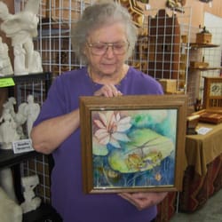 Tehachapi Treasure Trove - Juanita displaying one of her pictures to her art class