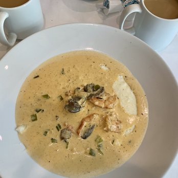 Café at The Square - Shrimp and grits - American Near Me - New Orleans, Louisiana