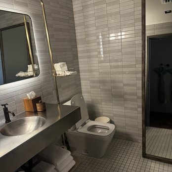 South Congress Hotel - Bathroom - Hotels Near Me - Austin, Texas South Congress Hotel - Bathroom - Hotels Near Me - Austin, Texas