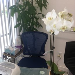 Very clean comfortable work station