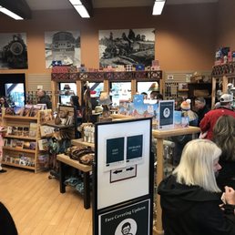 The ridiculously long line. Sadly about 6 more families not pictured here as you leave the gift shop and enter the restaurant. The ridiculously long line. Sadly about 6 more families not pictured here as you leave the gift shop and enter the restaurant.