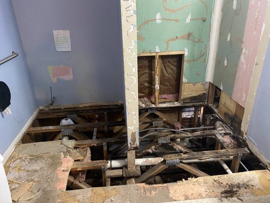 Michael's Plumbing & Heating Logo