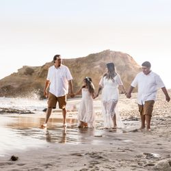 Julia Rosa Photography - Family photos at orange county beach