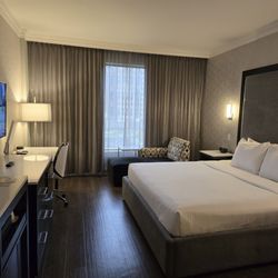 Georgian Court Hotel, BW Premier Collection - It's a clean and spacious room.