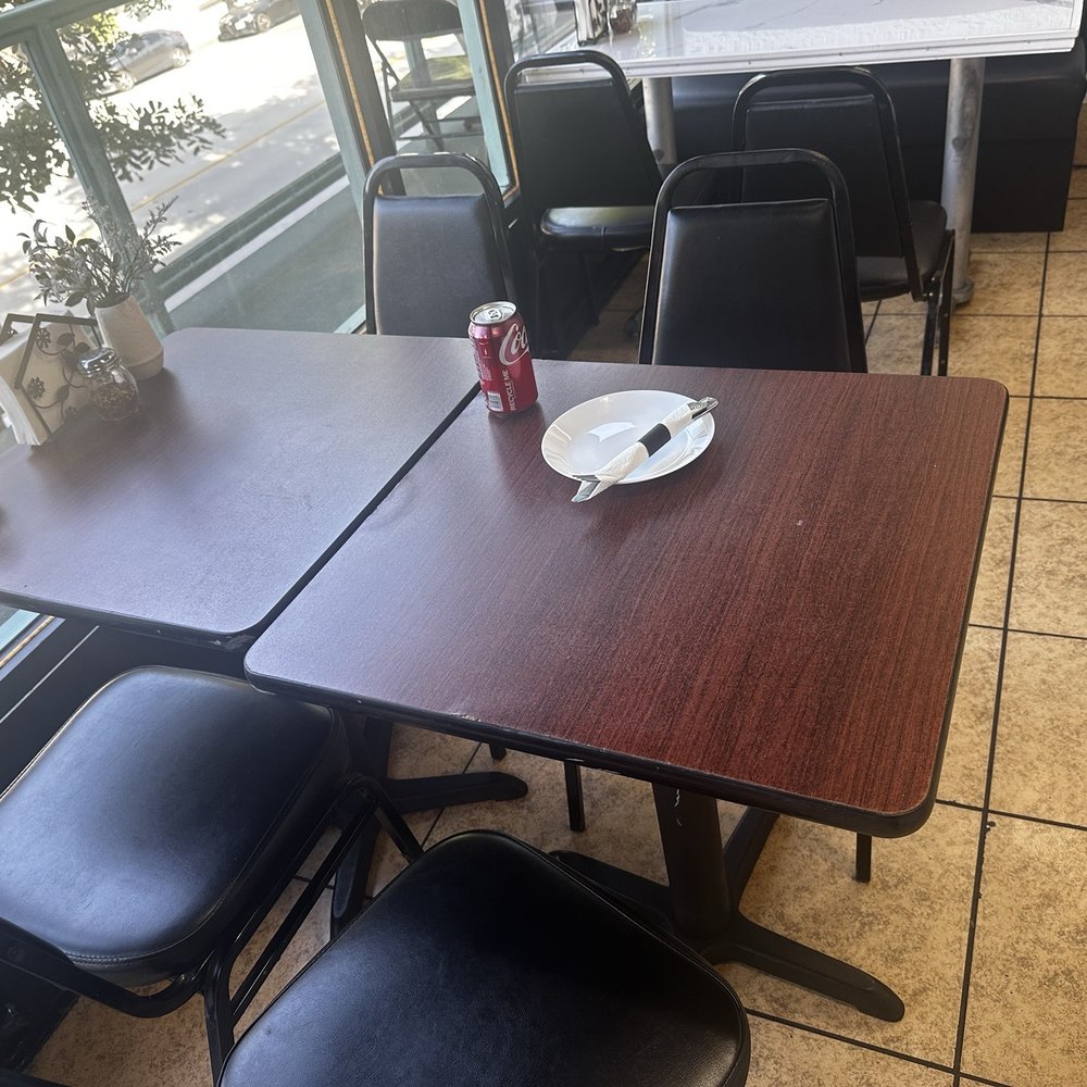 Fuji & Vi's - Tables - Pizza Near Me - Pasadena, California Fuji & Vi's - Tables - Pizza Near Me - Pasadena, California