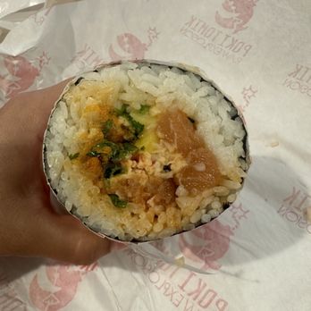 Pokitomik - Sushi burrito with salmon and spicy tuna - Poke Near Me - Valencia, California Pokitomik - Sushi burrito with salmon and spicy tuna - Poke Near Me - Valencia, California