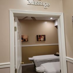 Loosen Up Foot Spa & Body Massage - Room for Couples Massage