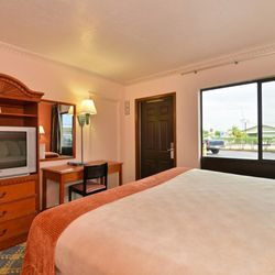 Budget Inn - King Bed