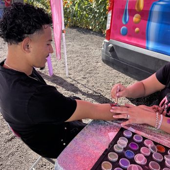 Petaluma Pumpkin Patch And Amazing Corn Maze - Glitter tattoos - Pumpkin Patches Near Me - Petaluma, California Petaluma Pumpkin Patch And Amazing Corn Maze - Glitter tattoos - Pumpkin Patches Near Me - Petaluma, California