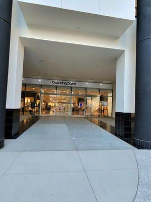 Bloomingdale's by null