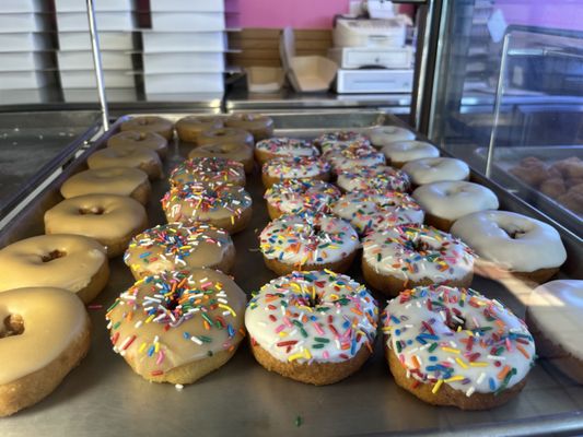 Puffy Cream Donuts Plus by null