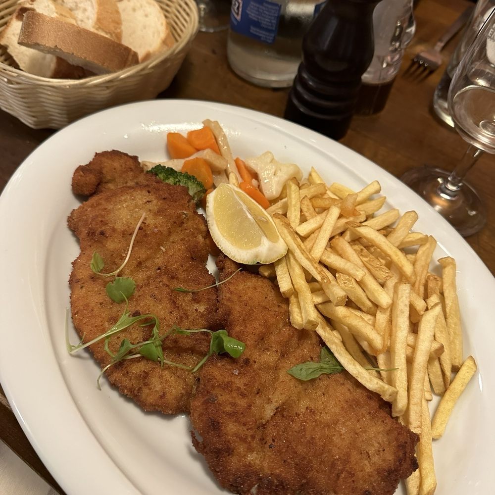 Restaurant Grütli - Hotels & Travel Near Me - Lausanne, VD