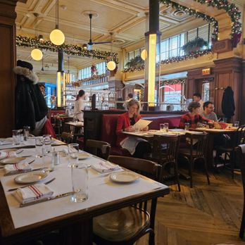 Le Diplomate - Dining Room - Brasseries Near Me - Washington, DC, District of Columbia