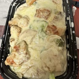 Chicken Broccoli Alfredo pasta Chicken Broccoli Alfredo pasta