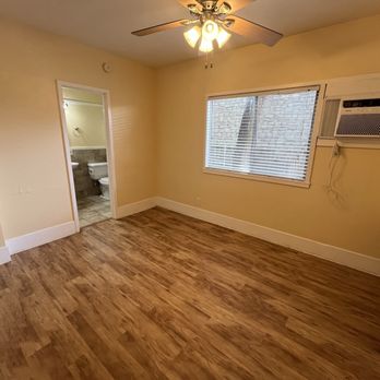 Rio Grande Square - Student Apartments - Bedroom and bathroom - Apartments Near Me - Austin, Texas Rio Grande Square - Student Apartments - Bedroom and bathroom - Apartments Near Me - Austin, Texas