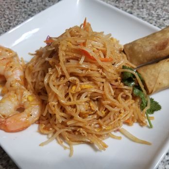 Tana Thai - Pad thai with shrimp and spring rolls - Thai Near Me - Bronx, New York Tana Thai - Pad thai with shrimp and spring rolls - Thai Near Me - Bronx, New York