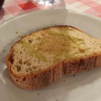 Taverna Sacchetti - Hot bread mmmmm - Italian Near Me - Rome, RM