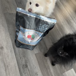 My miniature American Eskimo and Pomeranian loves the Fromm Haden Duckenpfeffer recipe!