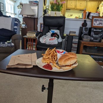 Wendy's - Sandwich with fries - Burgers Near Me - Centerville, Ohio Wendy's - Sandwich with fries - Burgers Near Me - Centerville, Ohio