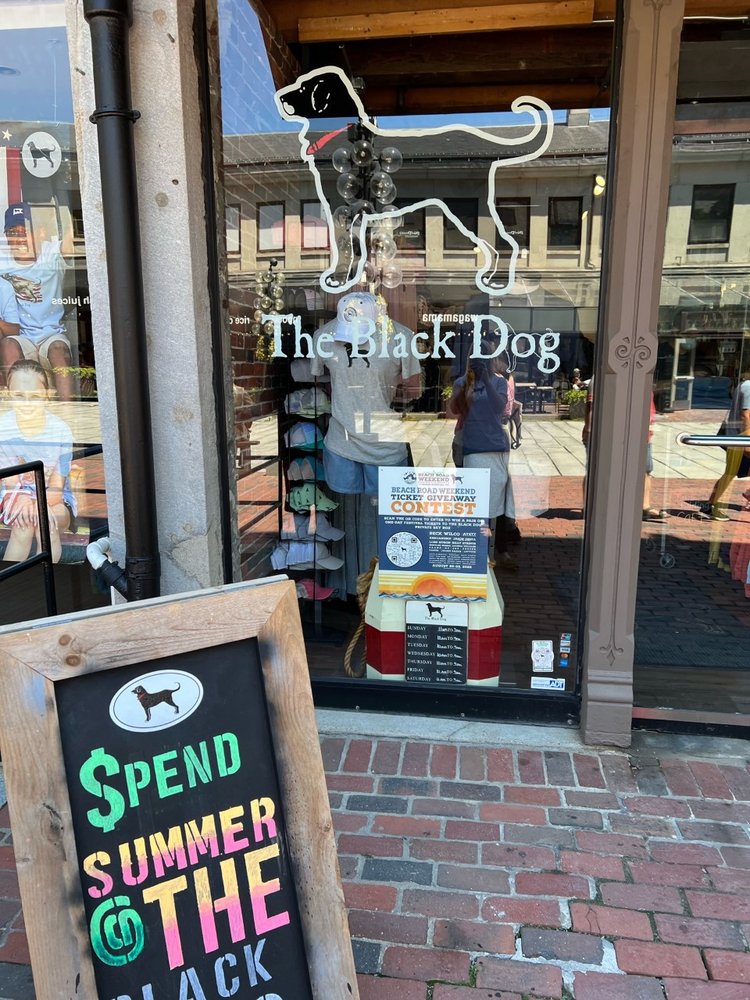 The Black Dog at Faneuil Hall, Boston Roadtrippers