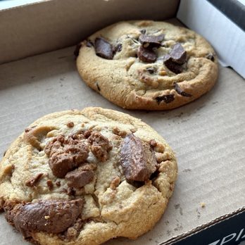 Brenz Pizza Co. Clintonville - Reese's Cup & Chocolate Chip Cookies @ColumbusFoodDude - Pizza Near Me - Columbus, Ohio Brenz Pizza Co. Clintonville - Reese's Cup & Chocolate Chip Cookies @ColumbusFoodDude - Pizza Near Me - Columbus, Ohio
