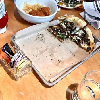 West End - Mushroom garlic flatbread - Gastropubs Near Me - Santa Cruz, California West End - Mushroom garlic flatbread - Gastropubs Near Me - Santa Cruz, California