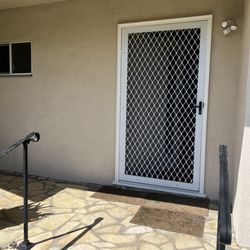 Leo's Screens & Window