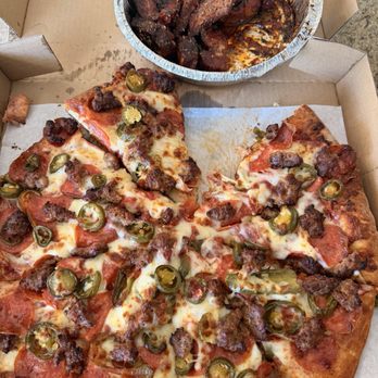 Fiesta Pizza - Large pizza with sausage, pepperoni, jalapeños & garlic.. outstanding pie!! And the rib tips are perfectly seasoned. - Pizza Near Me - Upland, California
