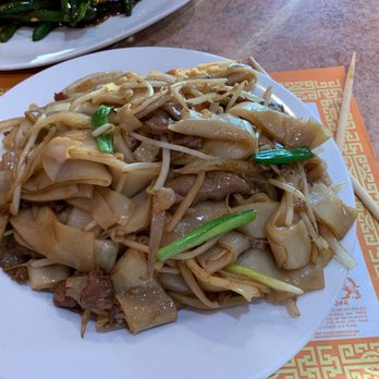 China Garden Restaurant - 48. Beef Chow Fun (in restaurant) - Chinese Near Me - Brentwood, California China Garden Restaurant - 48. Beef Chow Fun (in restaurant) - Chinese Near Me - Brentwood, California