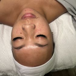 Bloomin Beauty By Annika Kane - Professional facials