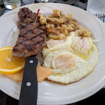 Austin's Ale House - Steak and eggs brunch - Sports Bars Near Me - Kew Gardens, New York
