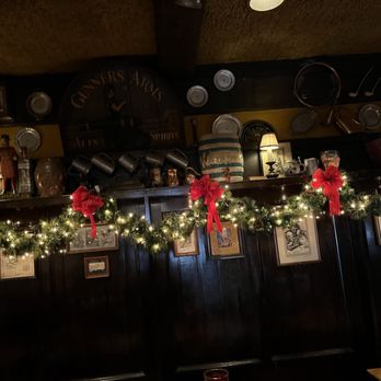 Gulliver's Restaurant - Apparently, it's always Santa time in this restaurant, old ladies love it - American Near Me - Irvine, California