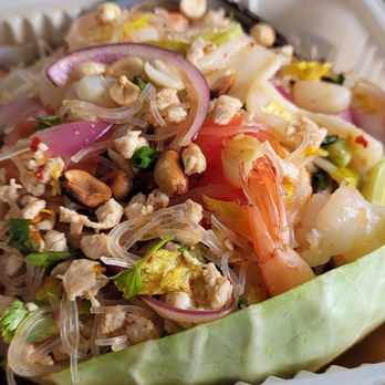 Hong Thai cuisine - Yun Woon Sen added Seafood and chicken. This salad is absolutely the best!! - Thai Near Me - Salem, Oregon Hong Thai cuisine - Yun Woon Sen added Seafood and chicken. This salad is absolutely the best!! - Thai Near Me - Salem, Oregon